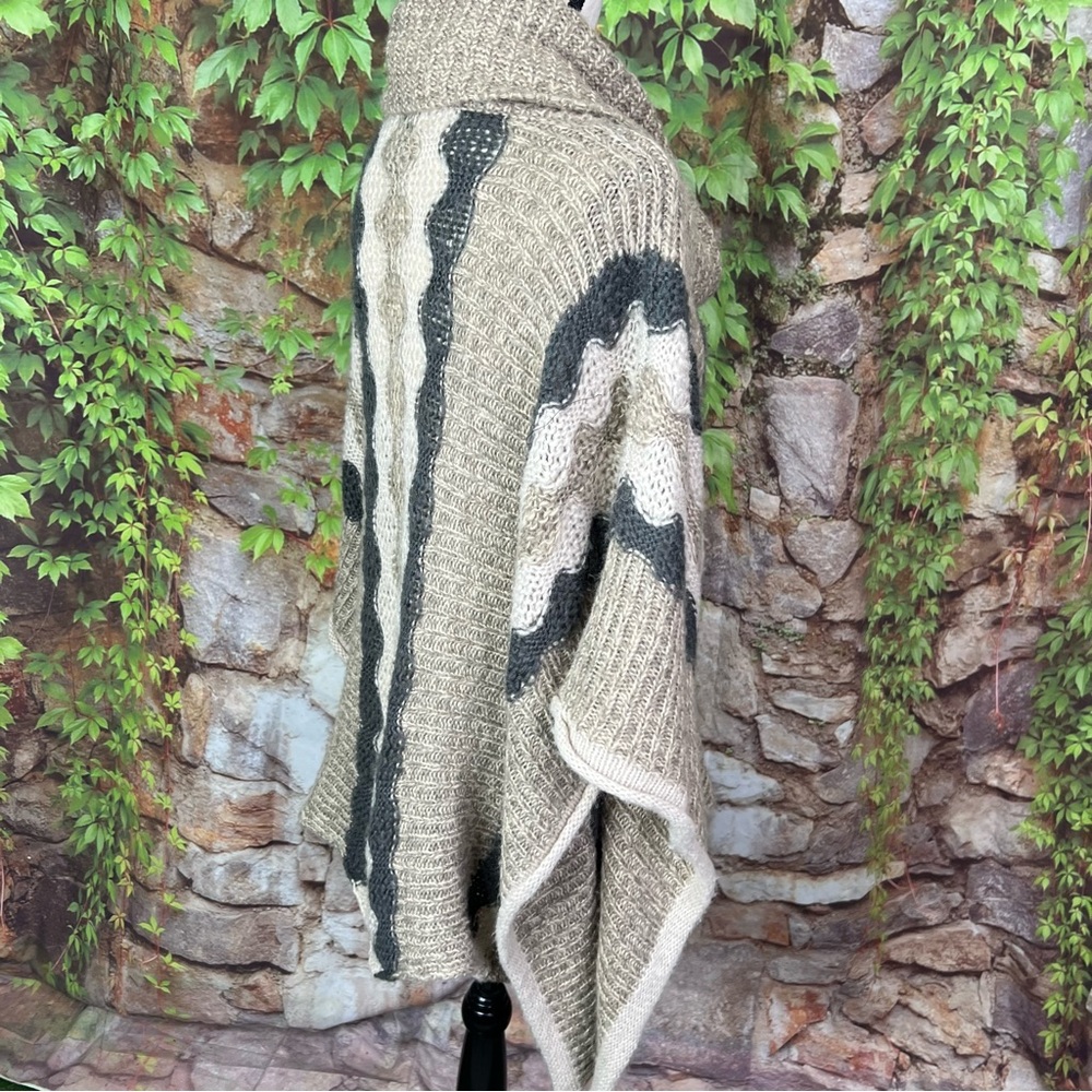 KEREN HART Boho Festival Oatmeal and Tan Cozy Wool Blend Cowl Neck Poncho, S/M - Picture 9 of 12